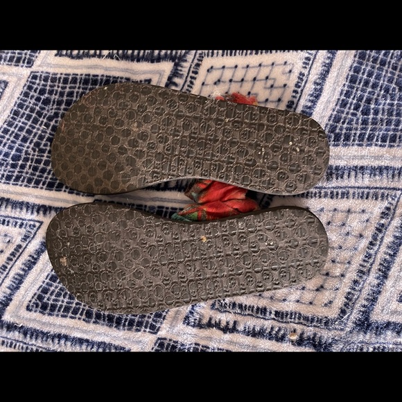 Sanuk Sandals - Picture 3 of 3